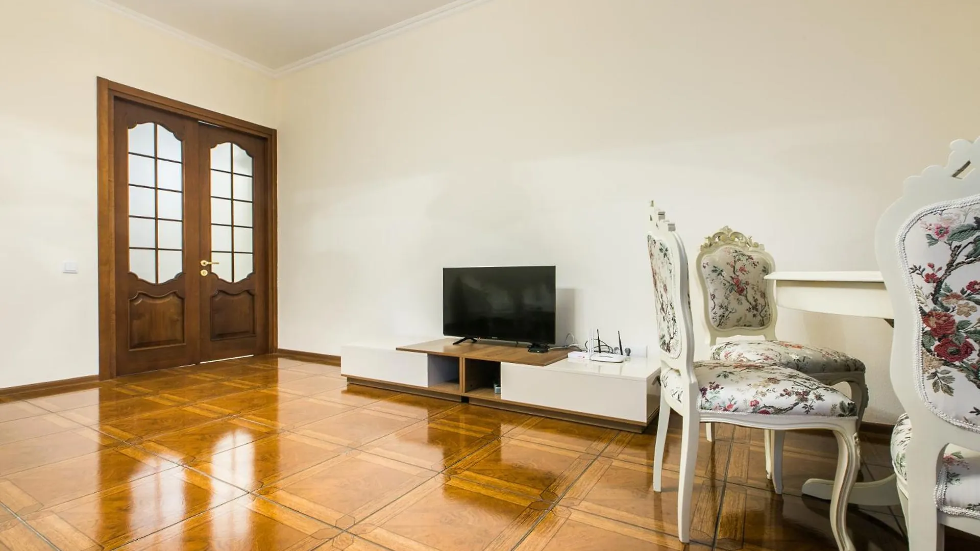 Sweet Home Vip 10 At Freedom Square Tbilisi 0*,